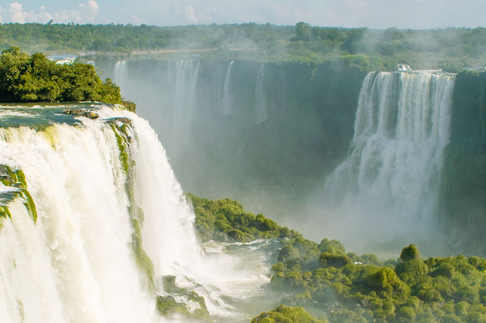 Dos Maravillas: Cataratas de Iguazú y Machu Picchu