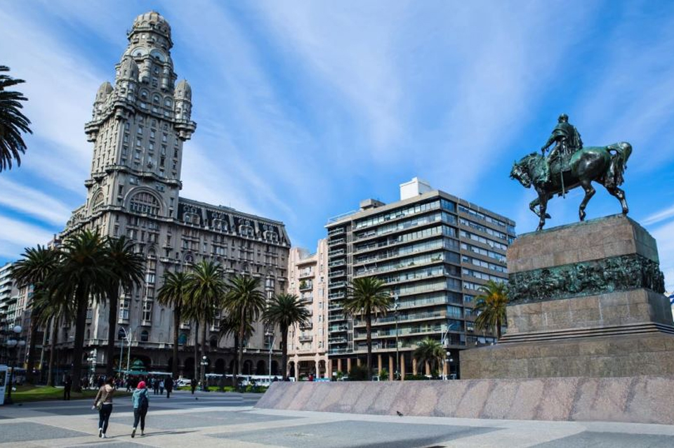 Montevideo y Punta del Este Desde Monterrey