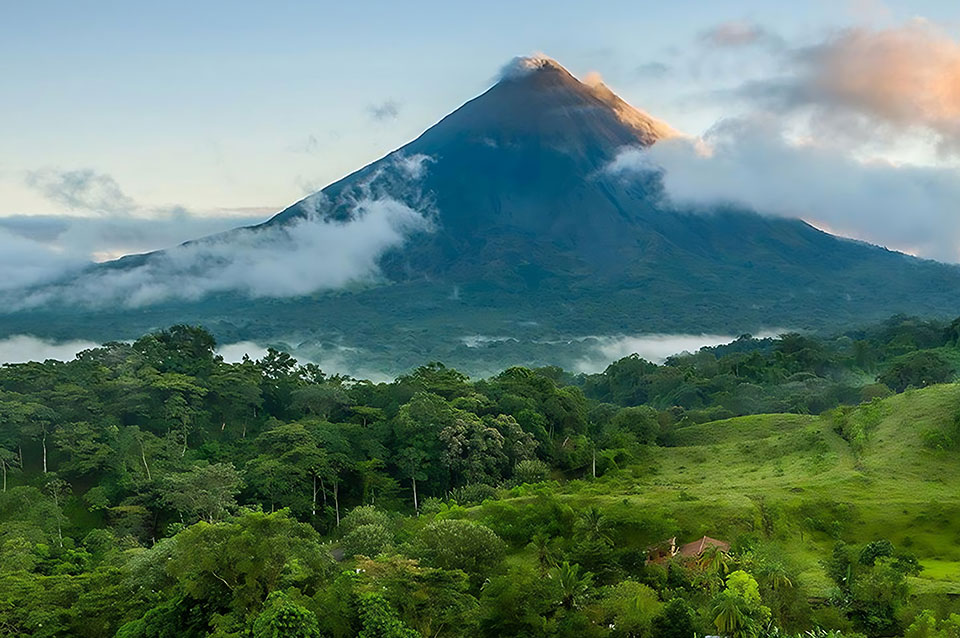 Costa Rica Ciudad, Volcán y Playa Desde Guadalajara