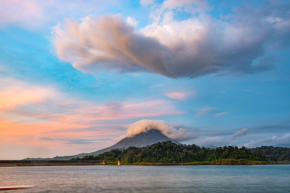 Costa Rica Única: Amanecer en el Volcán Desde Guadalajara