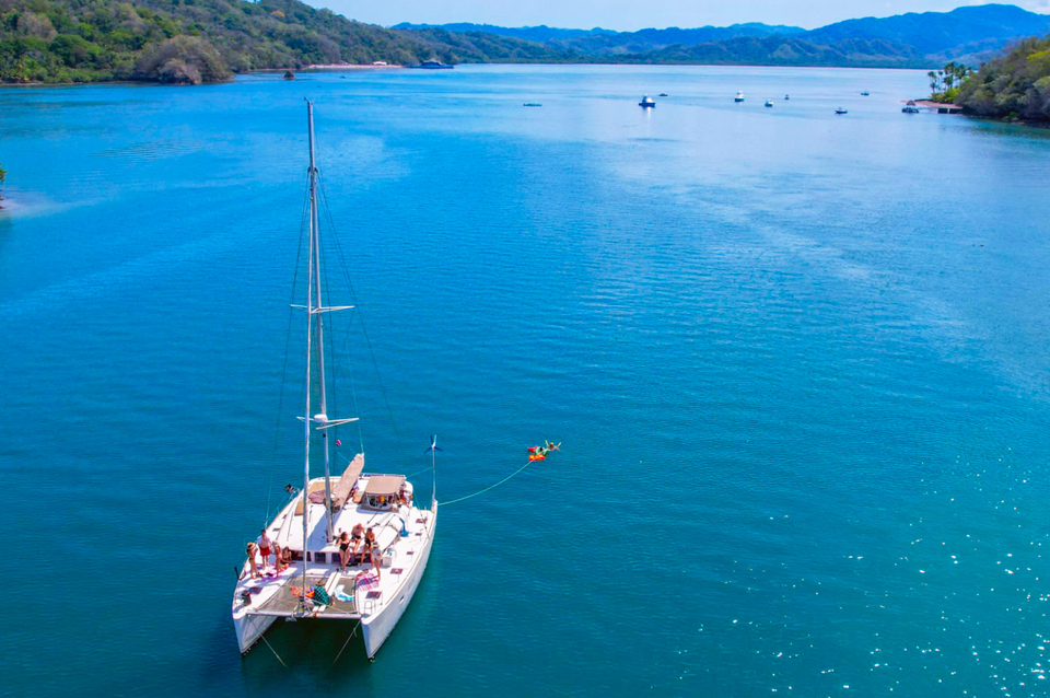 TOUR EN CATAMARAN - PARQUE NACIONAL MANUEL ANTONIO